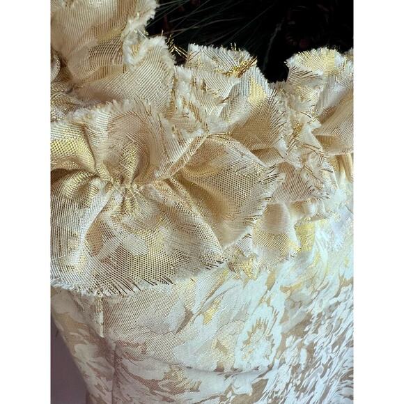 London Times  Ivory & Gold Shimmery Print Sleeveless Dress Ruffled Neckl… - Picture 4 of 14